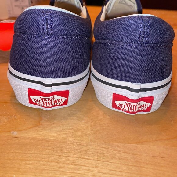 Vans Snoopy Peanuts Charlie Brown Christmas Slip on Sneakers, New with Tags - Picture 3 of 12